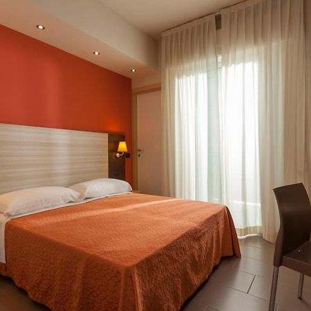 Hotel Aurora Mare Rimini Luaran gambar