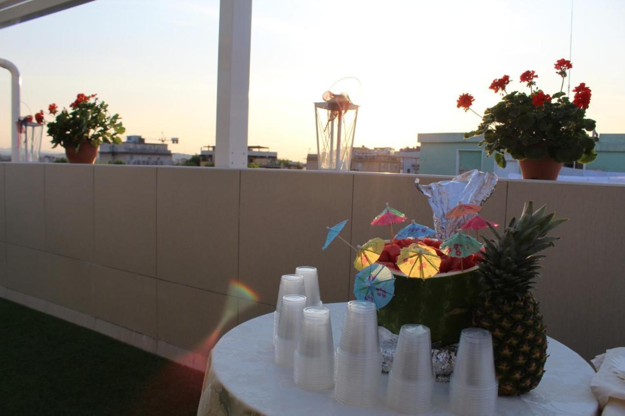 Hotel Aurora Mare Rimini Luaran gambar