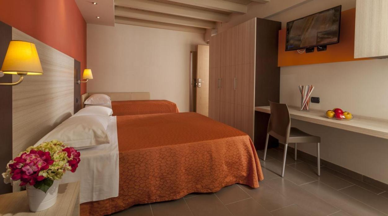 Hotel Aurora Mare Rimini Luaran gambar